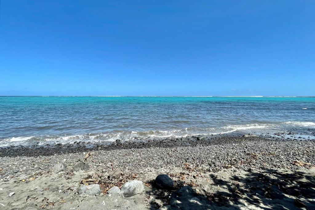 Blackstone Paea Premium beachfront bungalow private access wifi - 3 pers photo 4