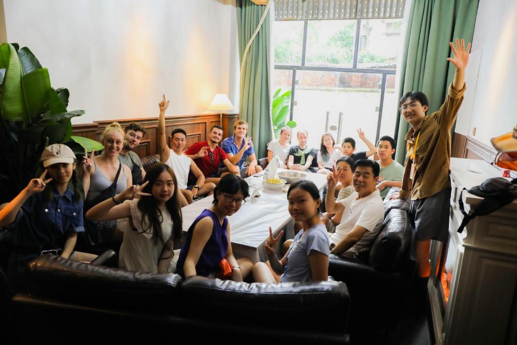 Chengdu Sonderia Hostel&Bar-Lazybones - Tap to explore photos