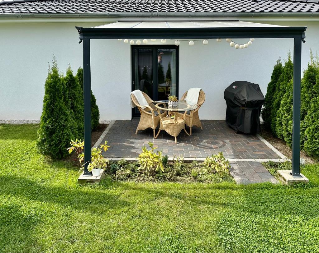 Zu den Sandsteinhöhlen photo 2