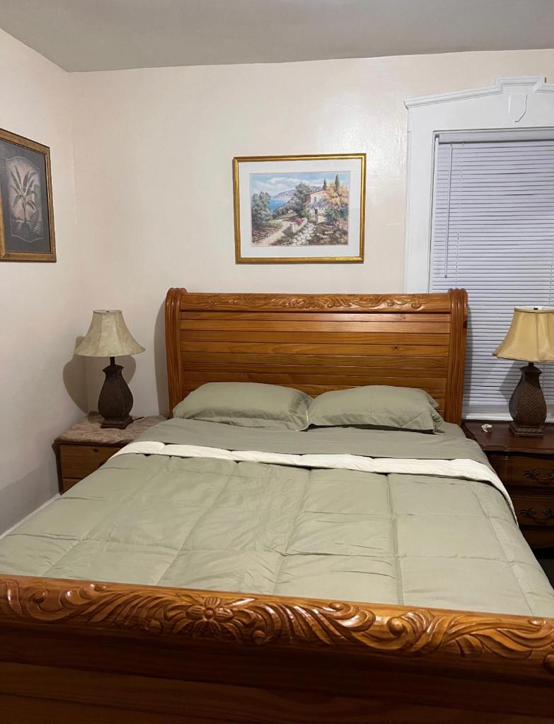 Victorian Palace-Pecan Room