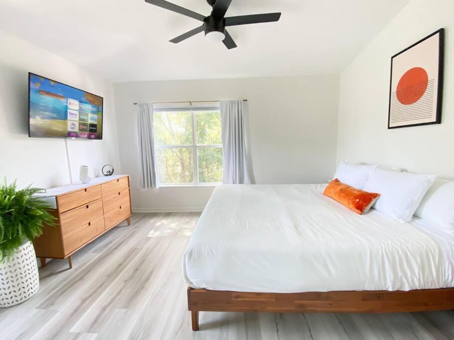 Sanctuary Gainesville Bright 2 BR King Condo photo 2