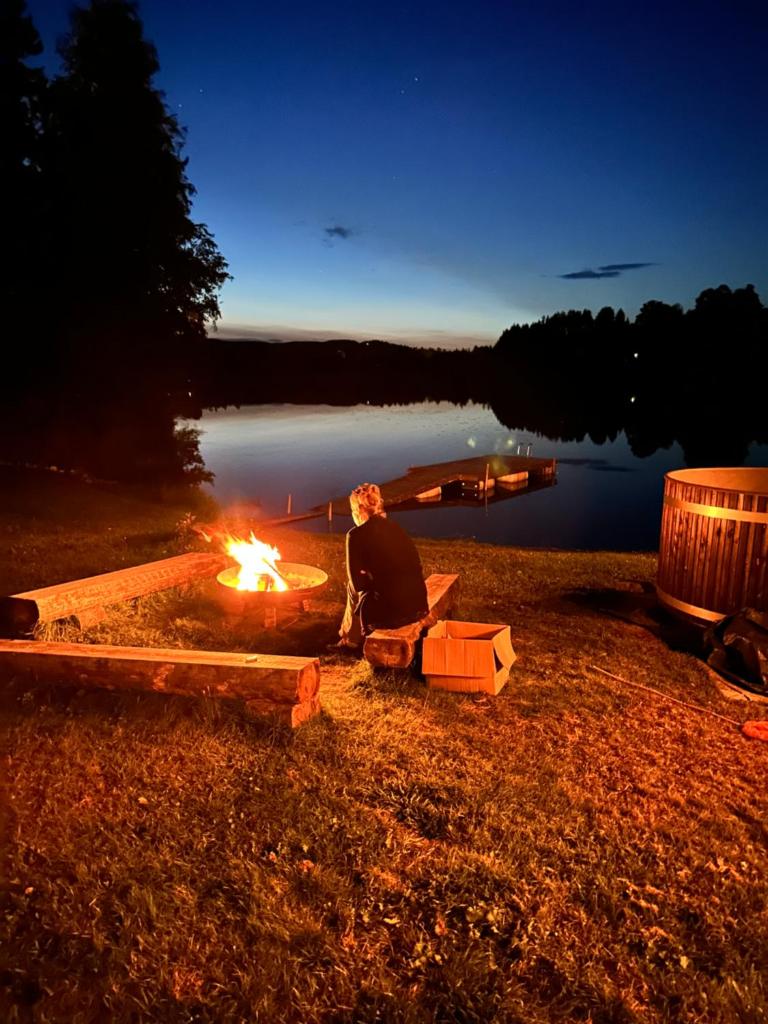 Mysigt fritidshus och annex med eget sjöläge! photo 3