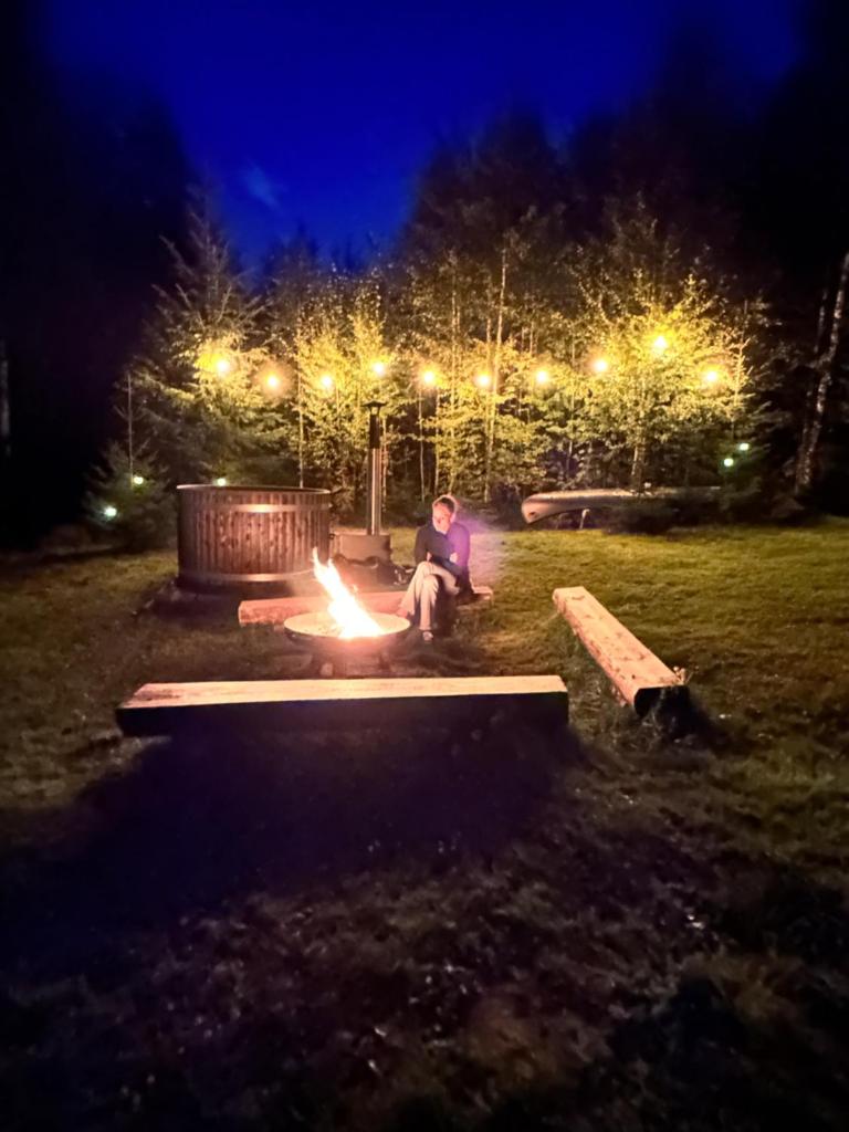 Mysigt fritidshus och annex med eget sjöläge! photo 2