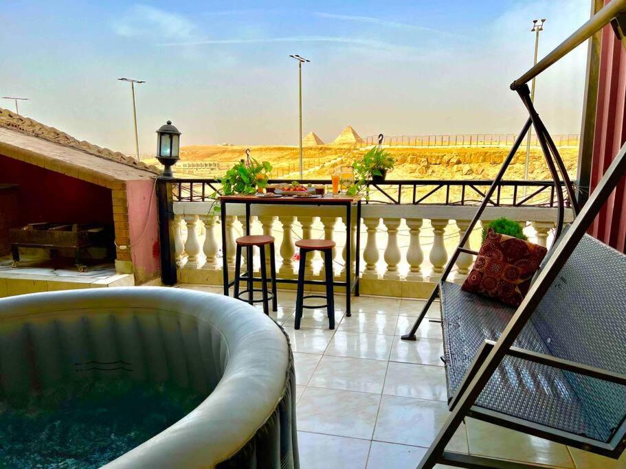 Private jacuzzi Roof studio w/amazing Pyramids v photo 3