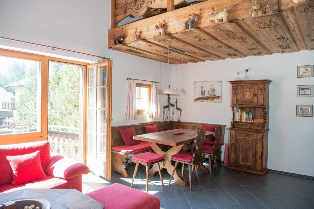 Holiday flat with Jacuzzi for 6 persons-Lenzerheide photo 2