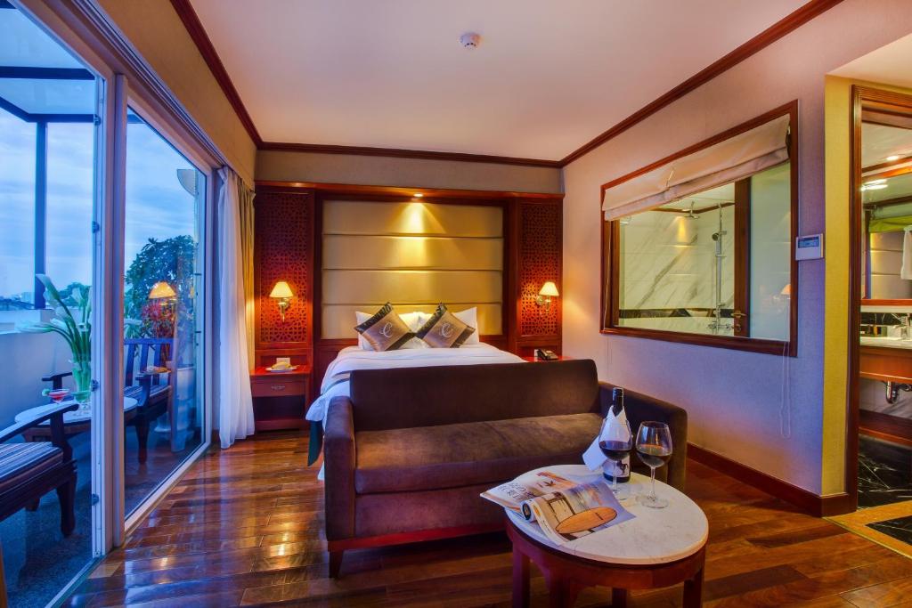 Сьюит (Люкс с балконом), Conifer Boutique Hotel
