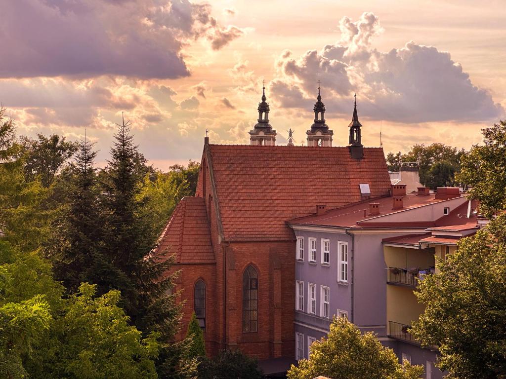 Sunset Stories Old Town Apartment - Tap to explore photos