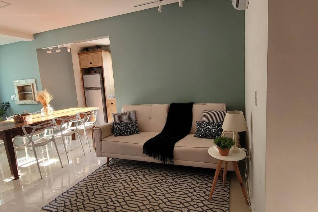 Apartamento uma quadra do mar, melhor localização photo 2