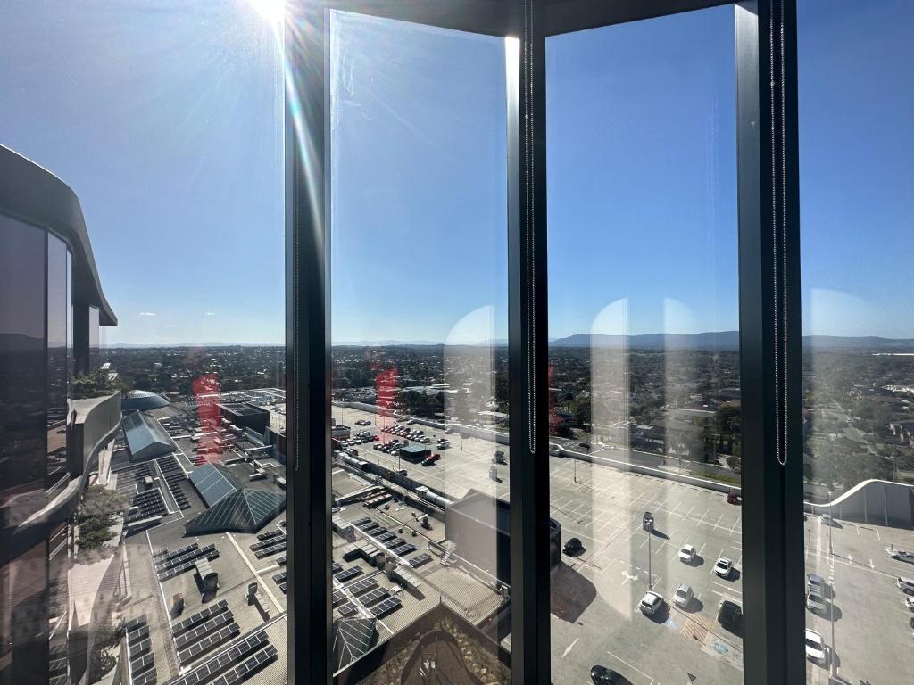 Top Floor Mountain View Luxury Rental Unit in SkyGarden Glen photo 4