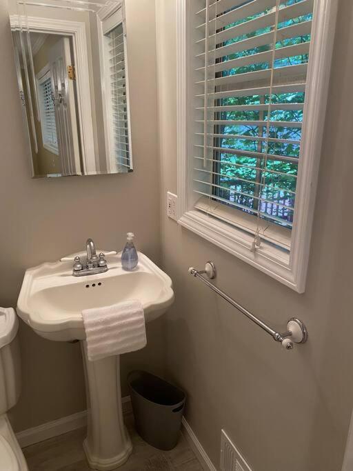 Quiet Kennesaw 3BR home - close to KSU, Lakepoint photo 4