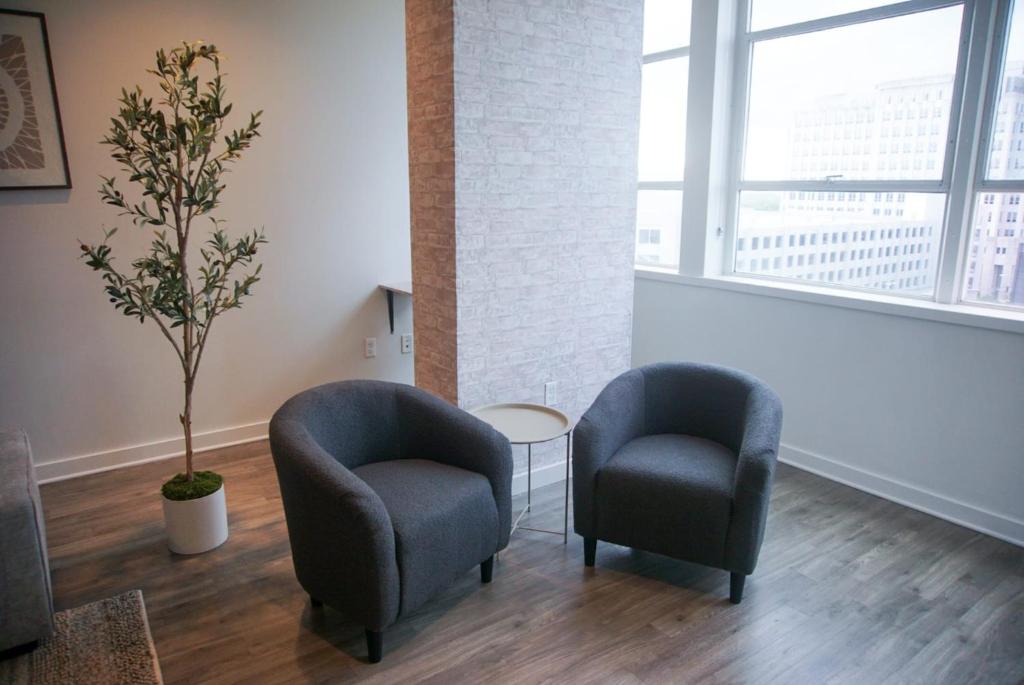 Stylish Downtown High-Rise - 2BD photo 1
