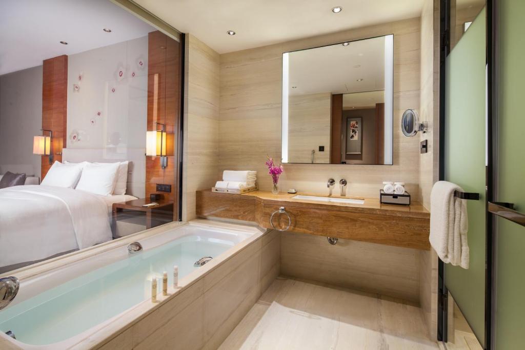 DoubleTree by Hilton Hotel Guangzhou - Science City Room Type - Executive Twin Room with Lounge Access