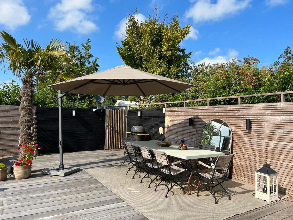 NEW - LITTLE IBIZA, on a lake near Amsterdam, with HOT TUB! photo 2