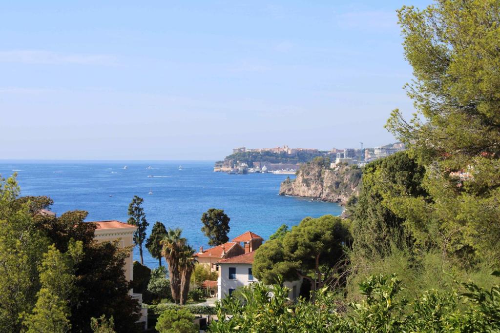 MAISON AVEC SPLENDIDE VUE MER et MONACO 5 minutes des PLAGES photo 2