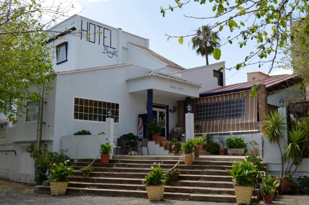 Hostal Blayet - AUTO CHECK-IN - ACCESO CON CÓDIGO - Tap to explore photos