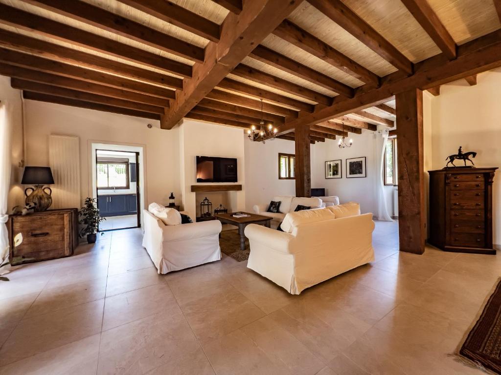 Domaine de Nougayrol Large Luxury Villa with Private Pool, Free WiFi & Parking in Outstanding Vineyard photo 1