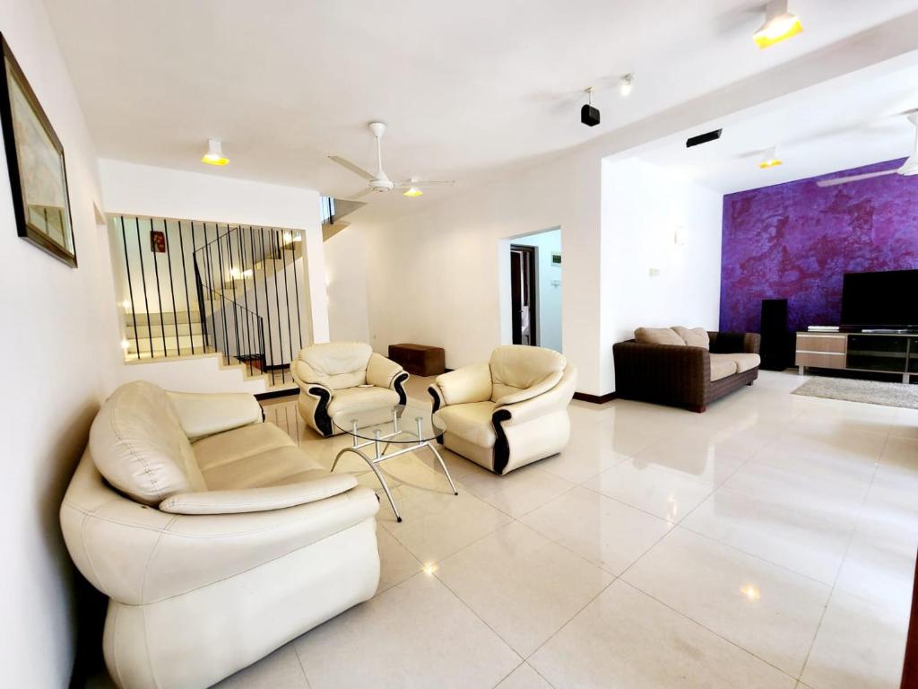 Luxury Haven: Spacious Two Bedroom Villa with Parking