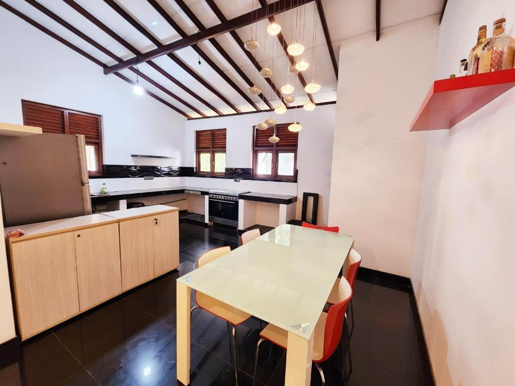 Luxury Haven: Spacious Two Bedroom Villa with Parking photo 4