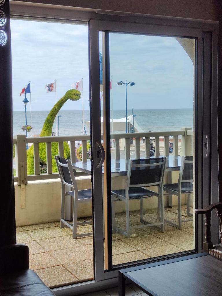 Plazza front de Mer photo 4