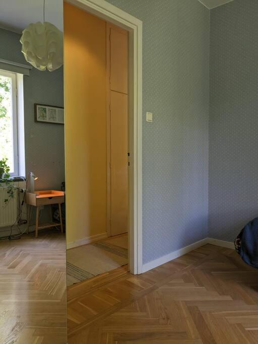 Room in a spacious villa photo 1