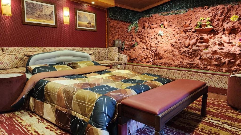 Waterfall Hut - Live by a waterfall كوخ الشلال - عش وسط شلال photo 3