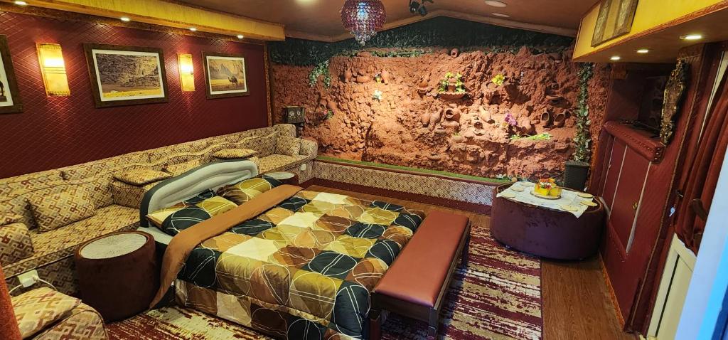 Waterfall Hut - Live by a waterfall كوخ الشلال - عش وسط شلال