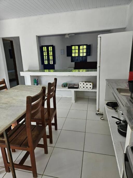 Aconchegante casa perto da praia da Enseada dos Golfinhos OBS não é Jaguaribe photo 4