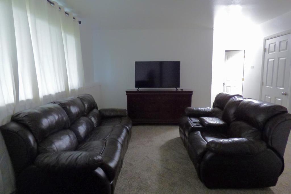 410 E 45th Unit 1 image