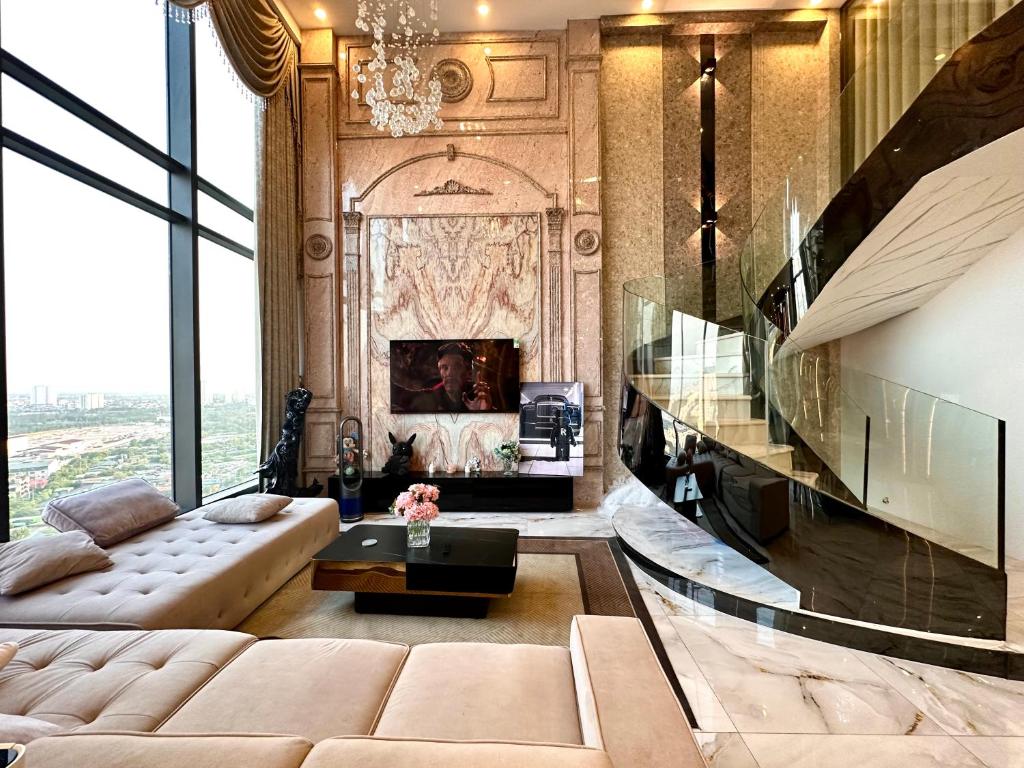 Queen Penhouse Duplex