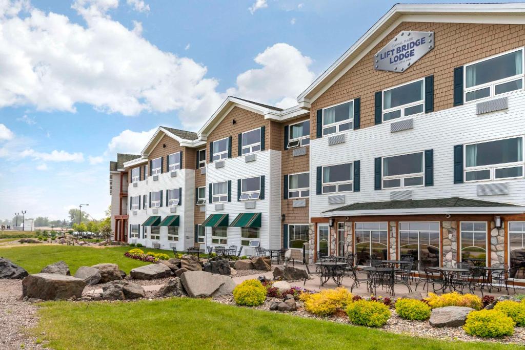 Lift Bridge Lodge, Ascend Hotel Collection image