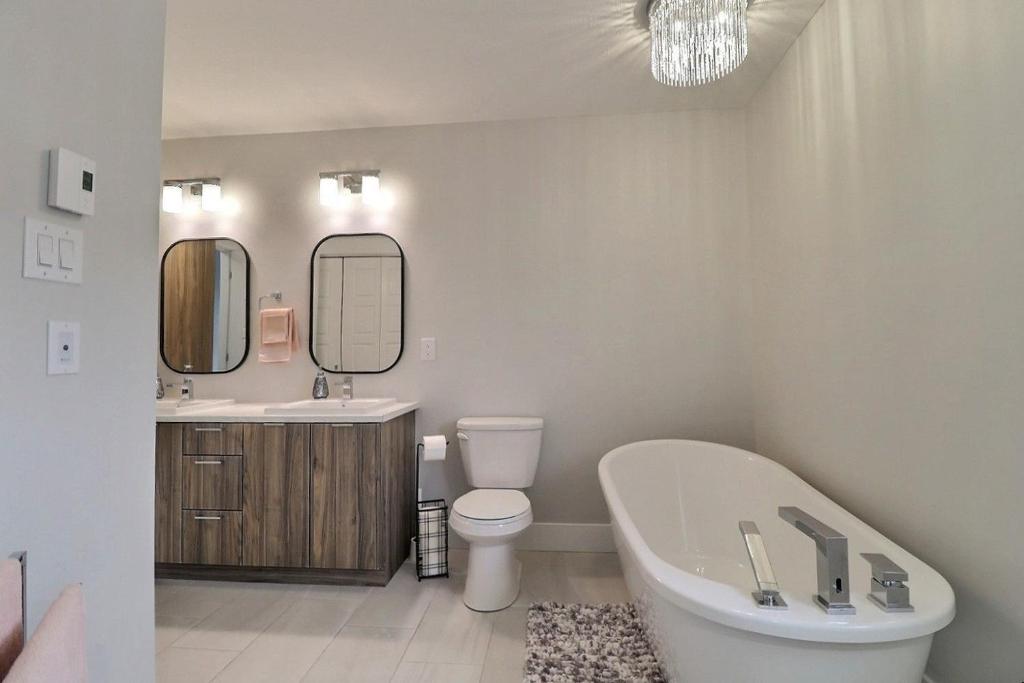 Beautiful Home in Moncton North! photo 2