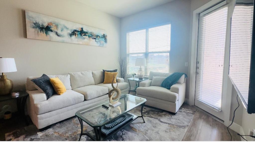 2 BR 2 FULL BTH In the Heart of Dallas! Great Location! image
