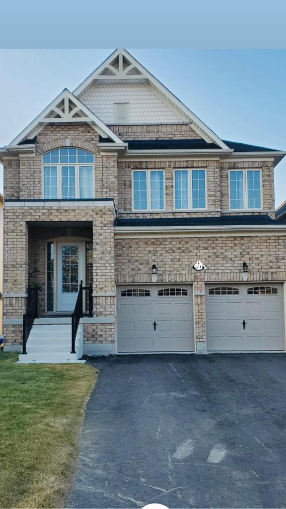 Brand new luxurious home, located in Lindsay.