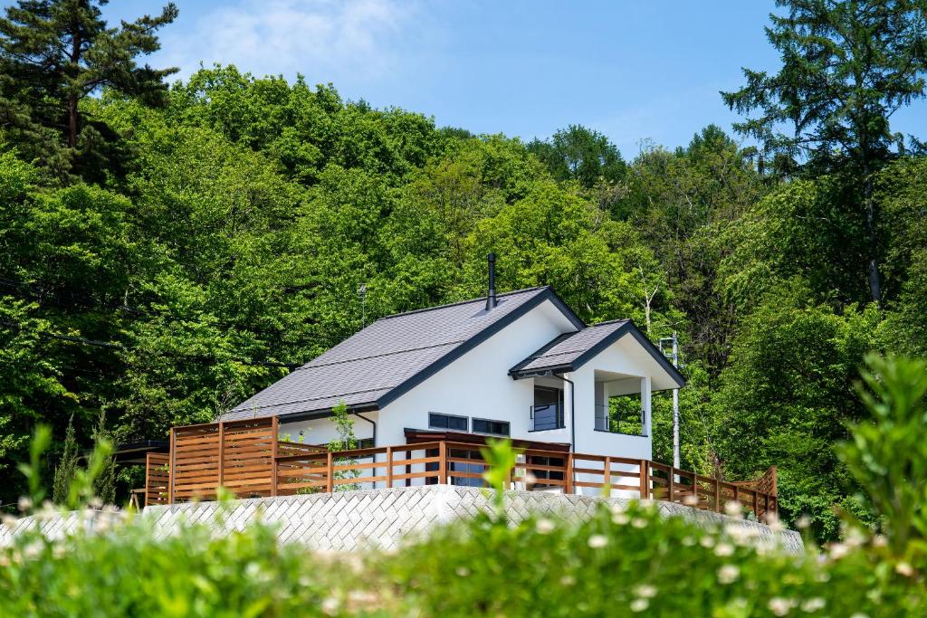 北アルプス山麓の貸切サウナ付き一棟貸しAzumino36stay