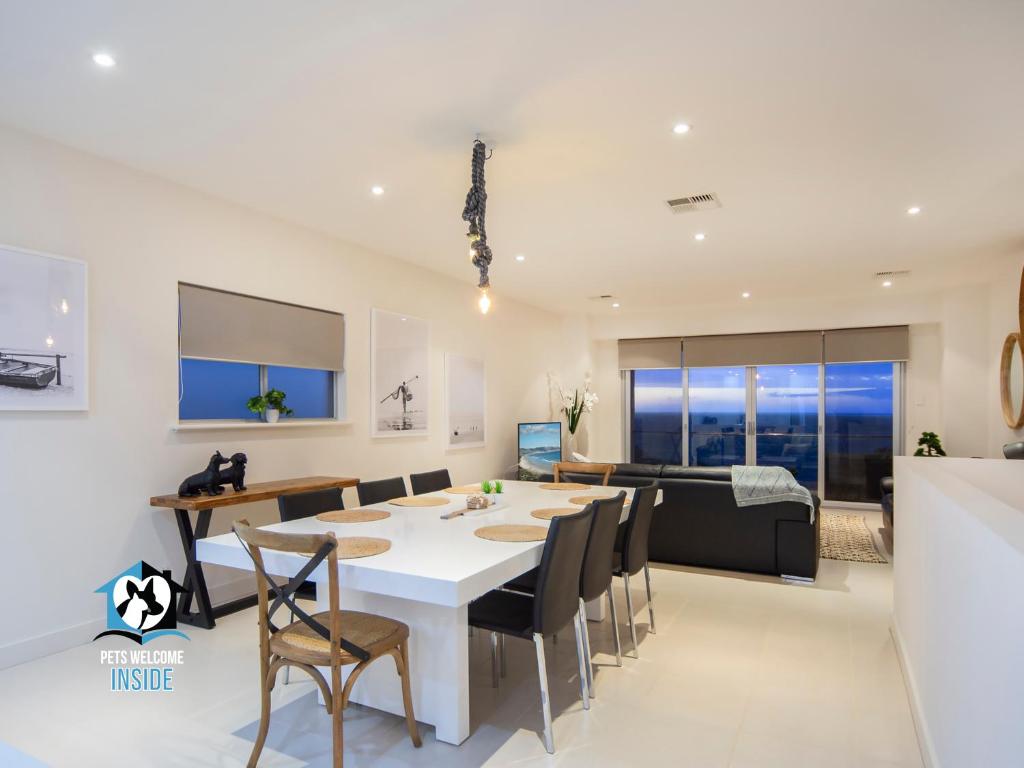 Spectacular Esplanade 4BR Contemporary with Views photo 2