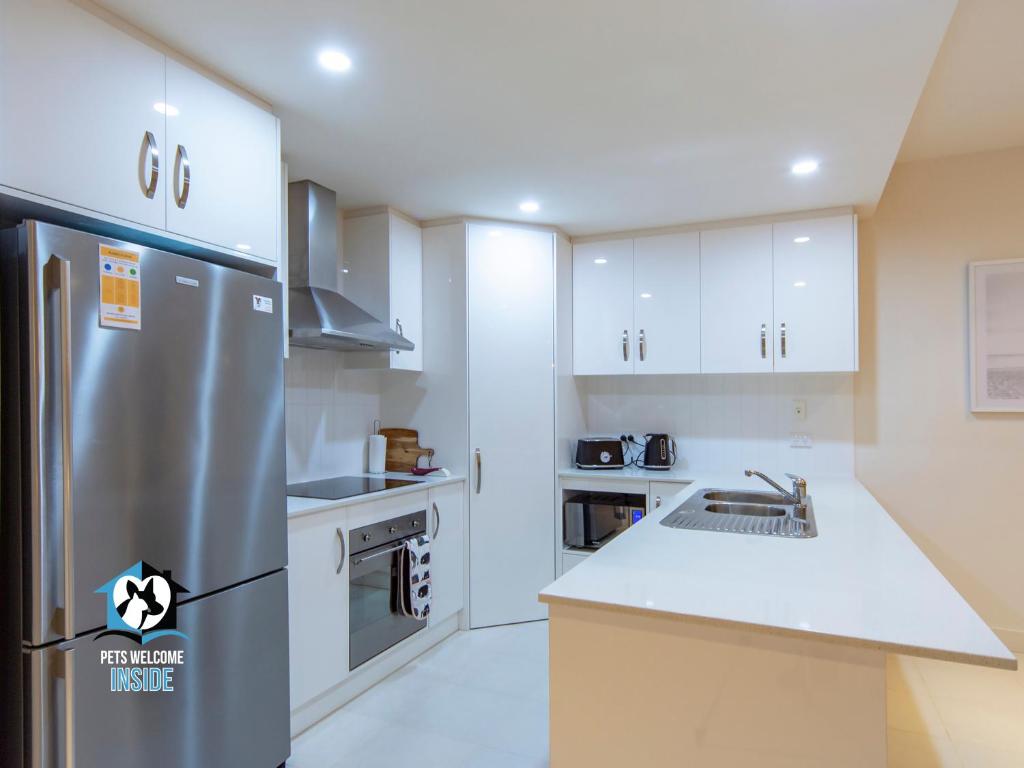 Spectacular Esplanade 4BR Contemporary with Views photo 4