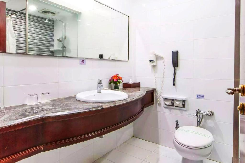 Sunlake Waterfront Resort and Convention Room Type - Double Deluxe