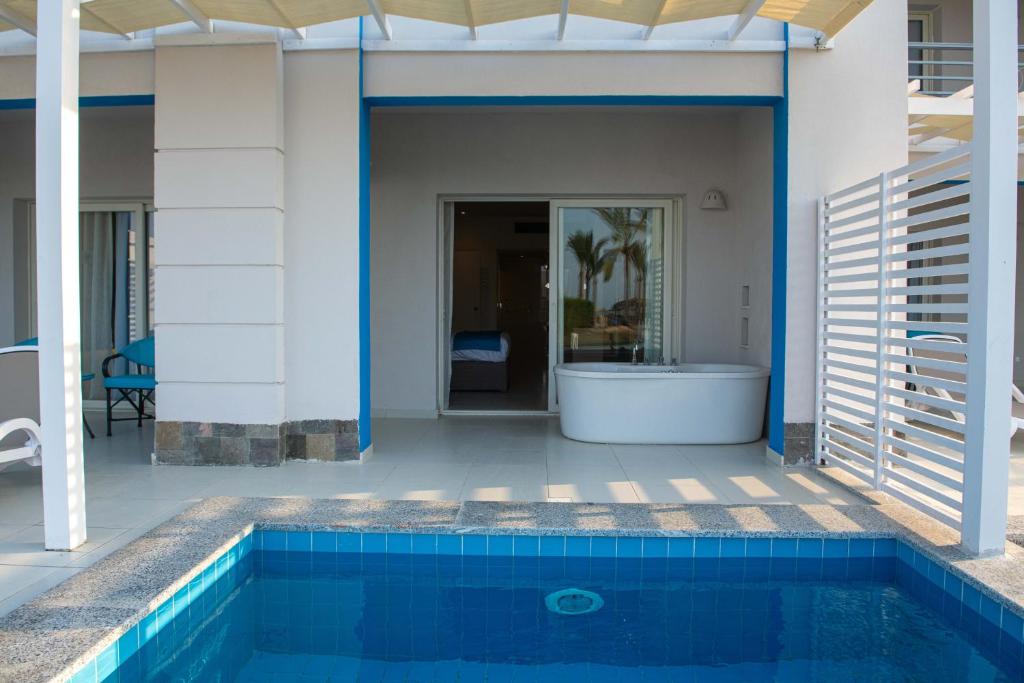 Casa Blue Resort photo 2