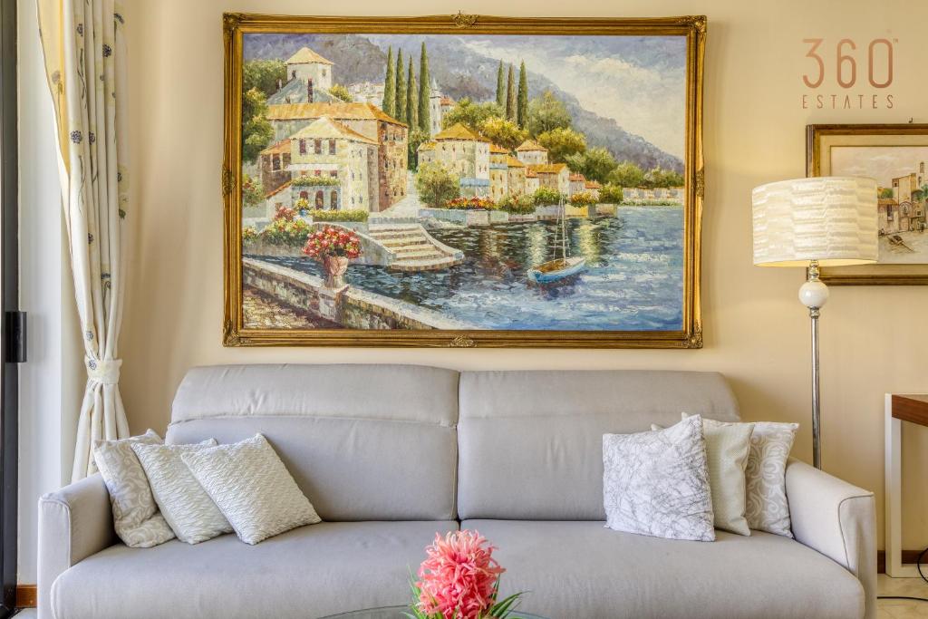 Beautiful, spacious 3BR home with beautiful views by 360 Estates photo 3