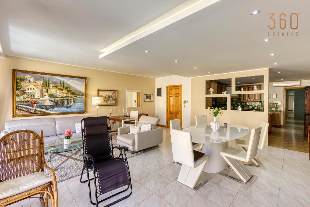 Beautiful, spacious 3BR home with beautiful views by 360 Estates photo 1