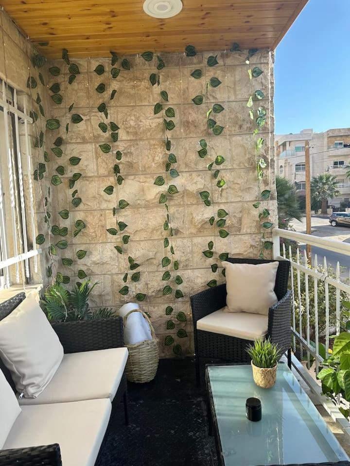 Luxury 2 Balcony Centrally Located photo 4