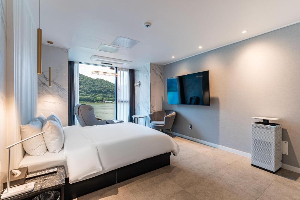 The Amber Hotel photo 2