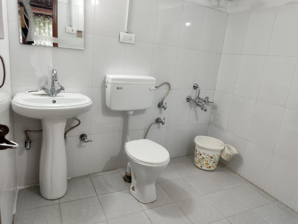 Hotel Crown Pine Pahalgam photo 4