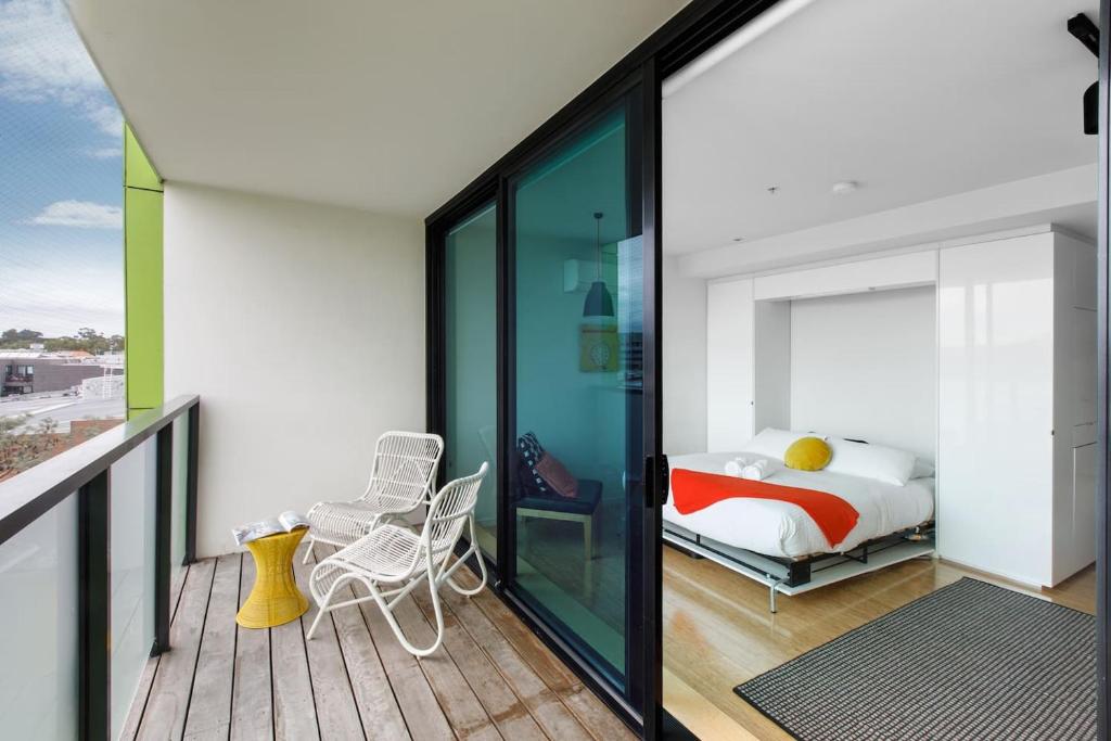 Live the Seaside Lifestyle in Modern St Kilda Gem