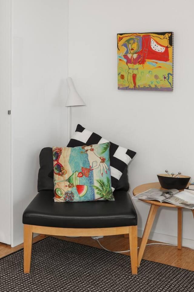 Live the Seaside Lifestyle in Modern St Kilda Gem photo 1