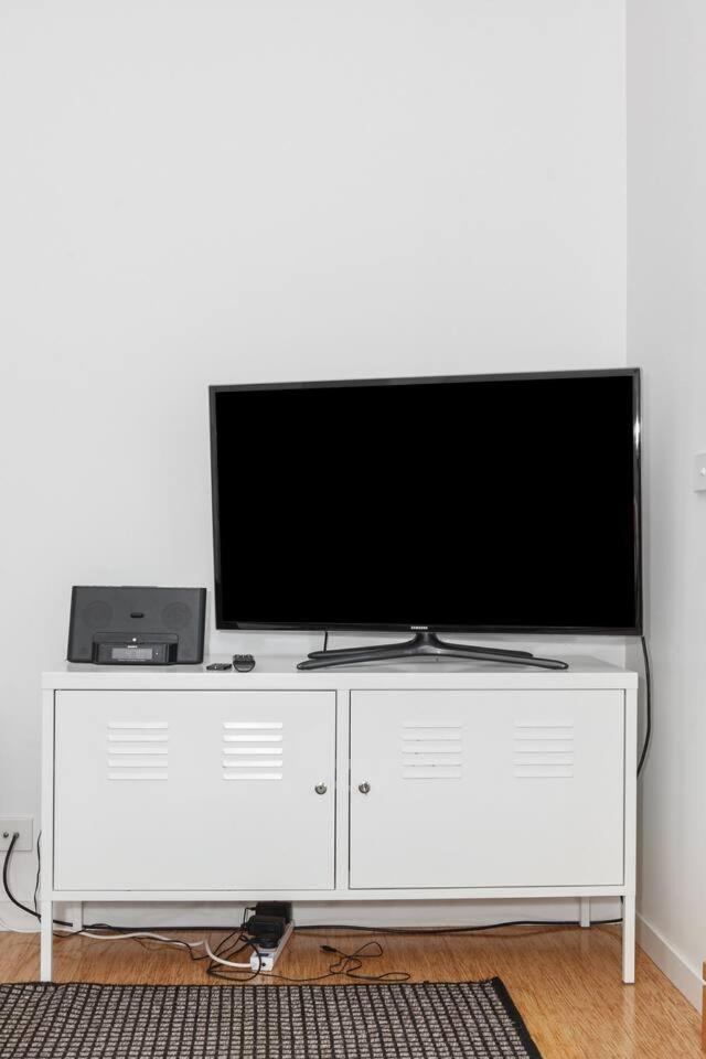 Live the Seaside Lifestyle in Modern St Kilda Gem photo 4