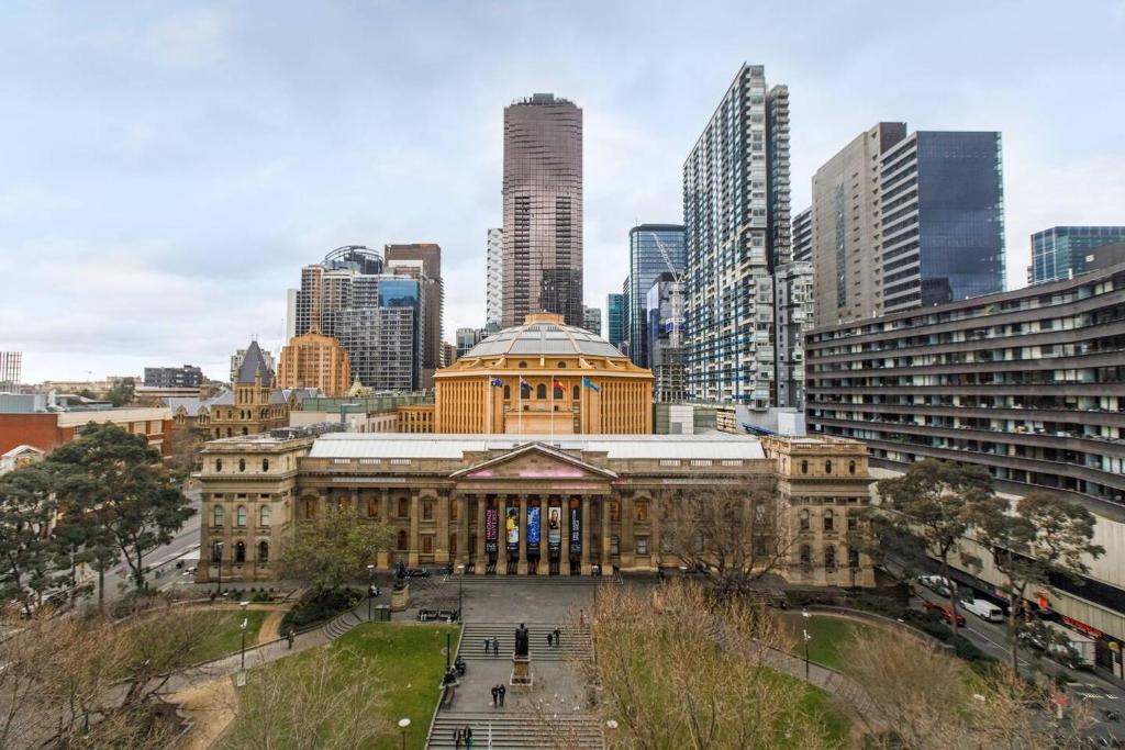 Central Studio Cool overlooking State Library photo 1