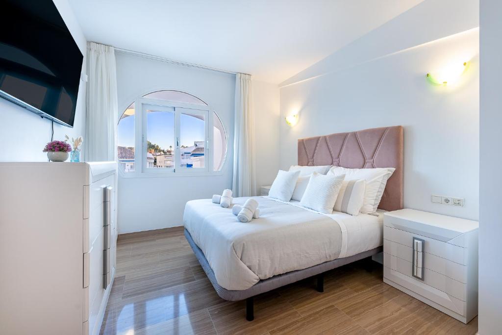 Atico Puerto Marina First Island with Sea Views and Rooftop Pool photo 2
