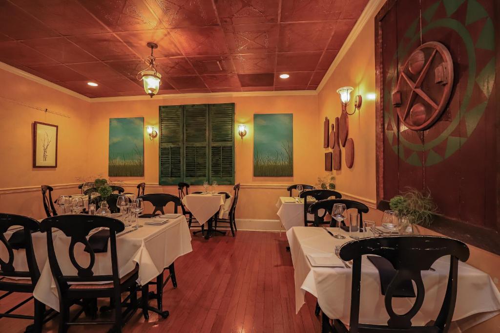The Charlotte Hotel & Restaurant photo 3