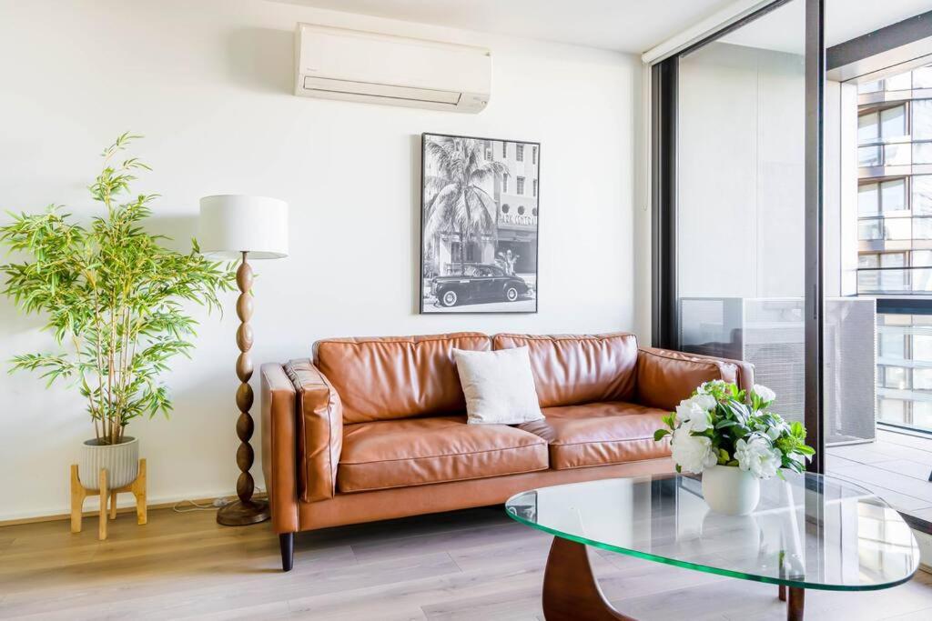 Waterfront 2BR Docklands apt w Balcony&FreeParking#8831606 photo 1